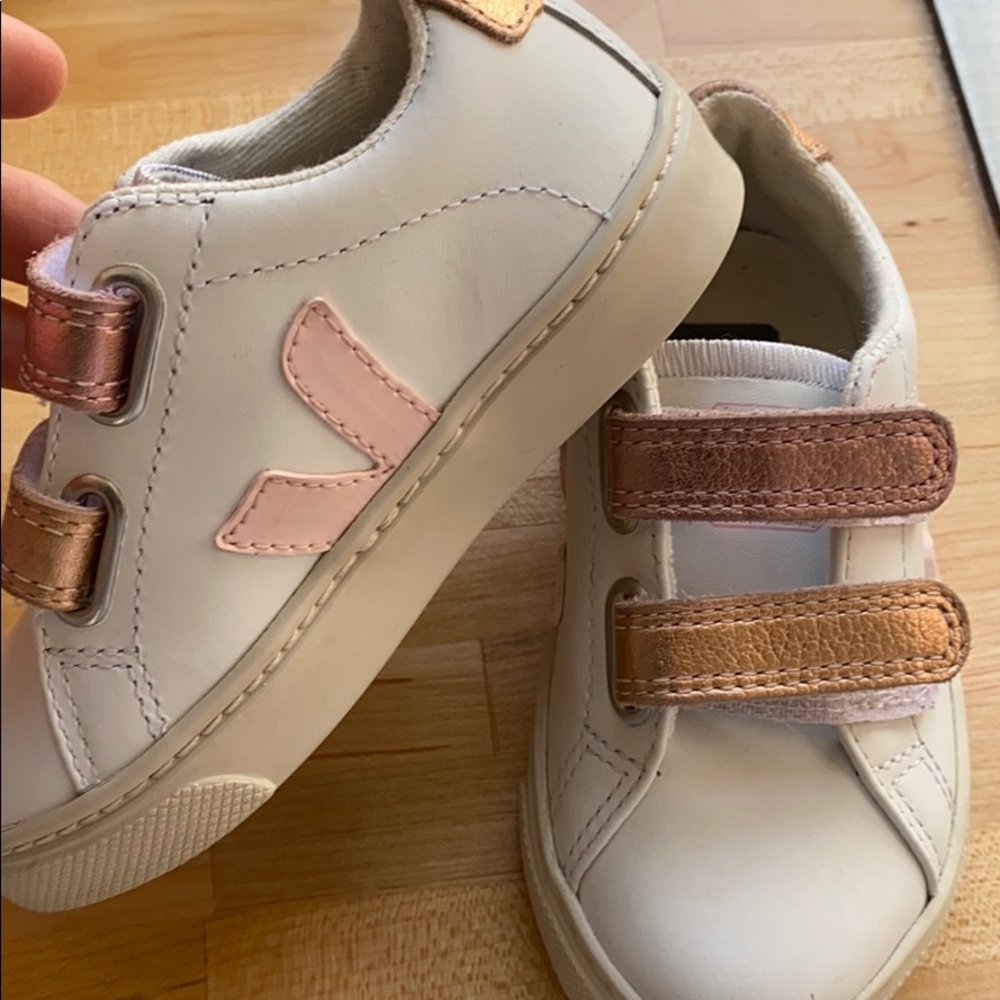 Girls || Veja || size 8